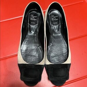 Roger Vivier Black and Cream Flats, women size 39.5